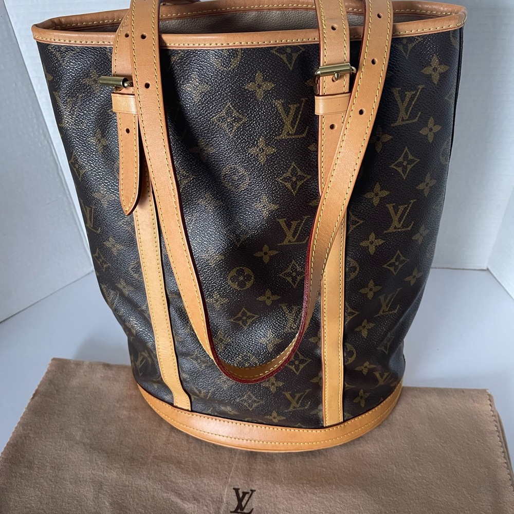 - Authentic Large Bucket Shoulder Bag Louis Vuitton. - Picture 4 of 17